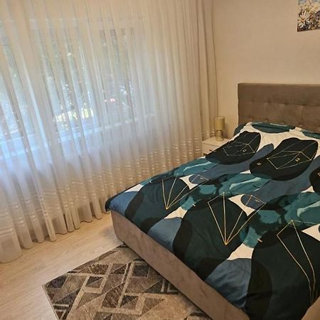 Apart Calugareni 9 Oradea Exteriör bild